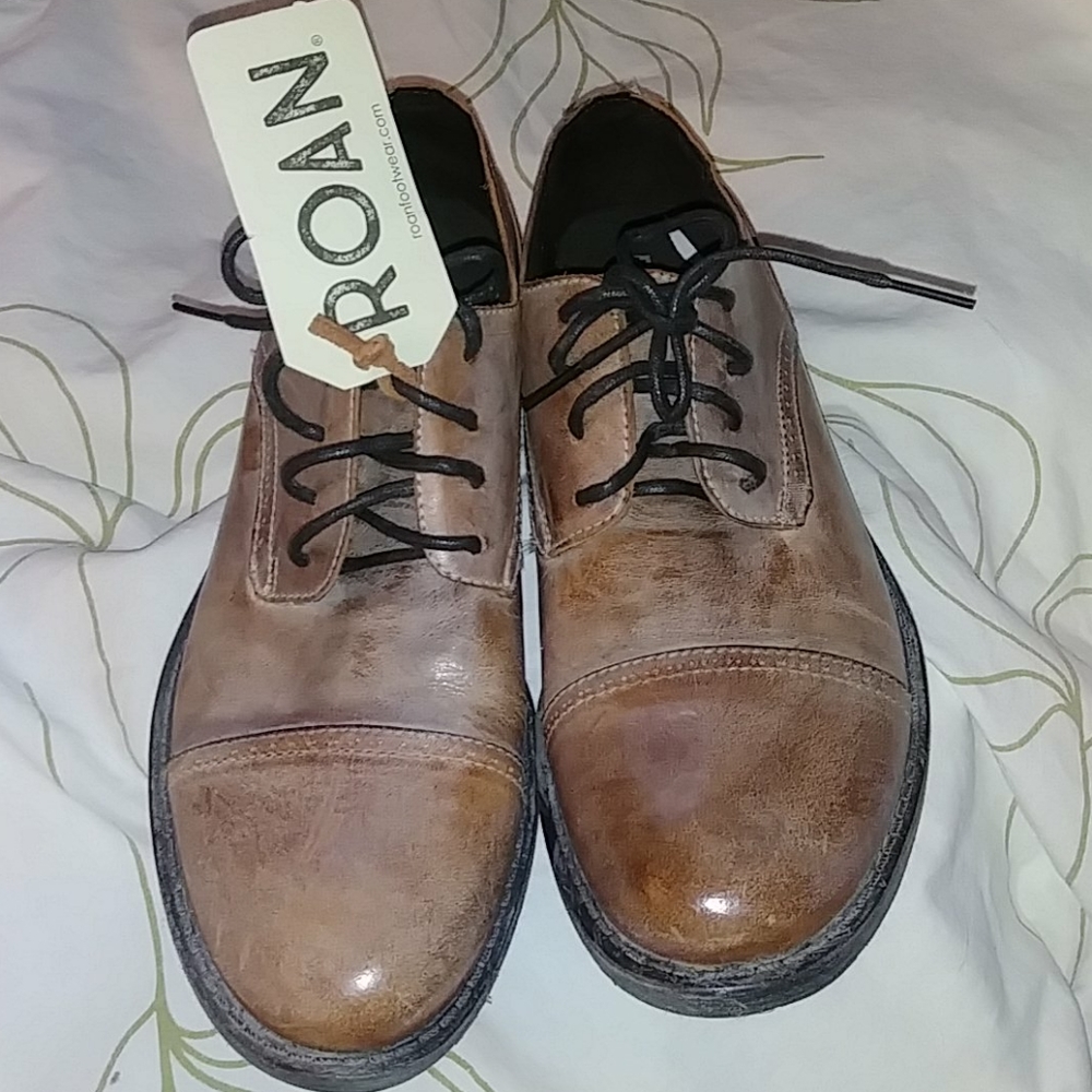 Roan captoe distressed lace up oxford